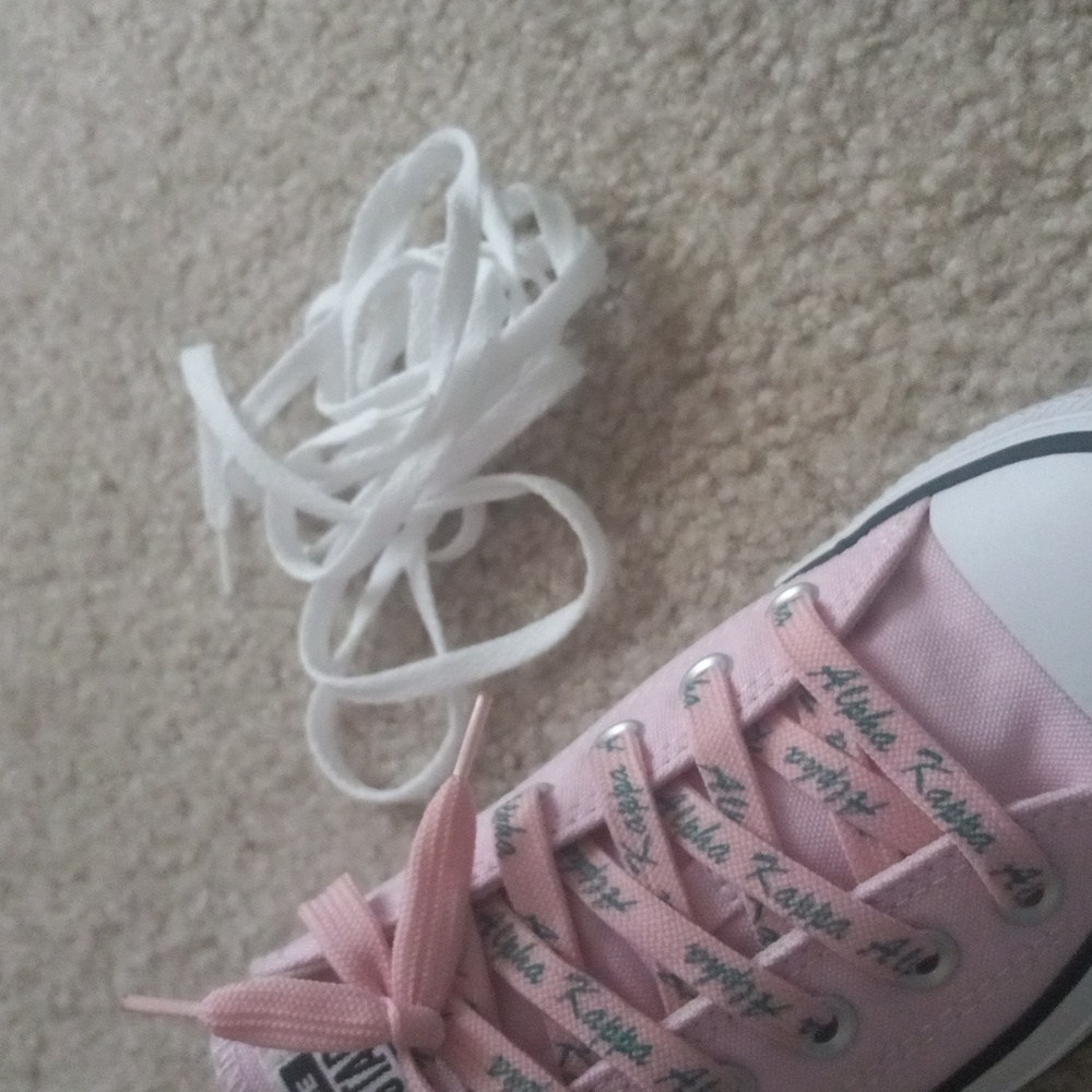 Converse Pink Low-Top Sneakers NWT - Picture 5 of 7